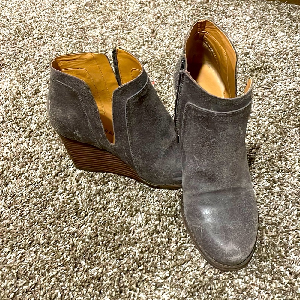 Lucky ankle boots with wedge.